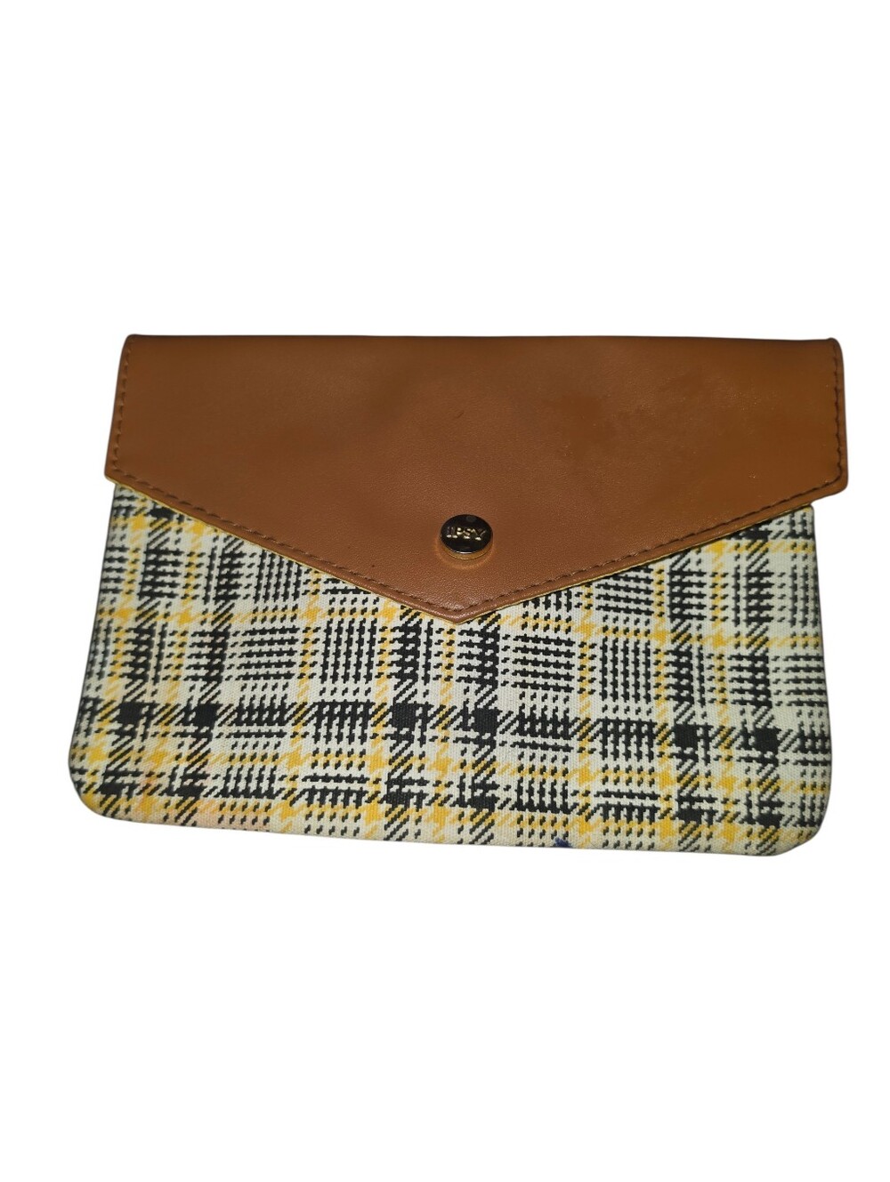 9/1/25.ipsy Tan and Yellow Clutch(PRICE IS FIRM IF YOUR JUST BUYING THIS ITEM)